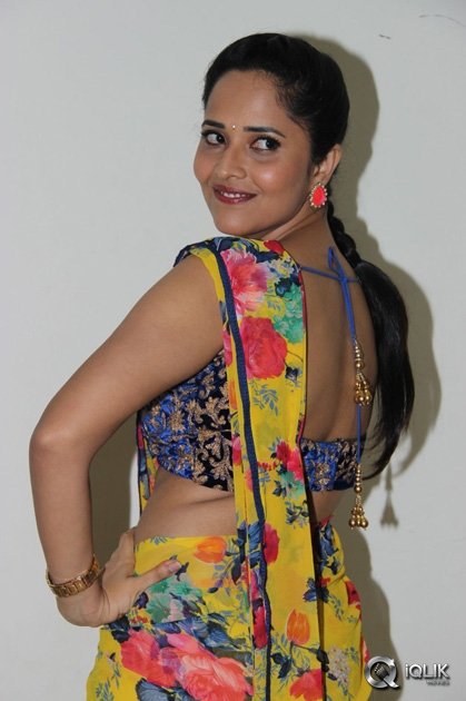 Anasuya-at-Srimanthudu-Movie-Thank-You-Function